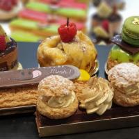 Assortiments de gâteaux de vitrine 1